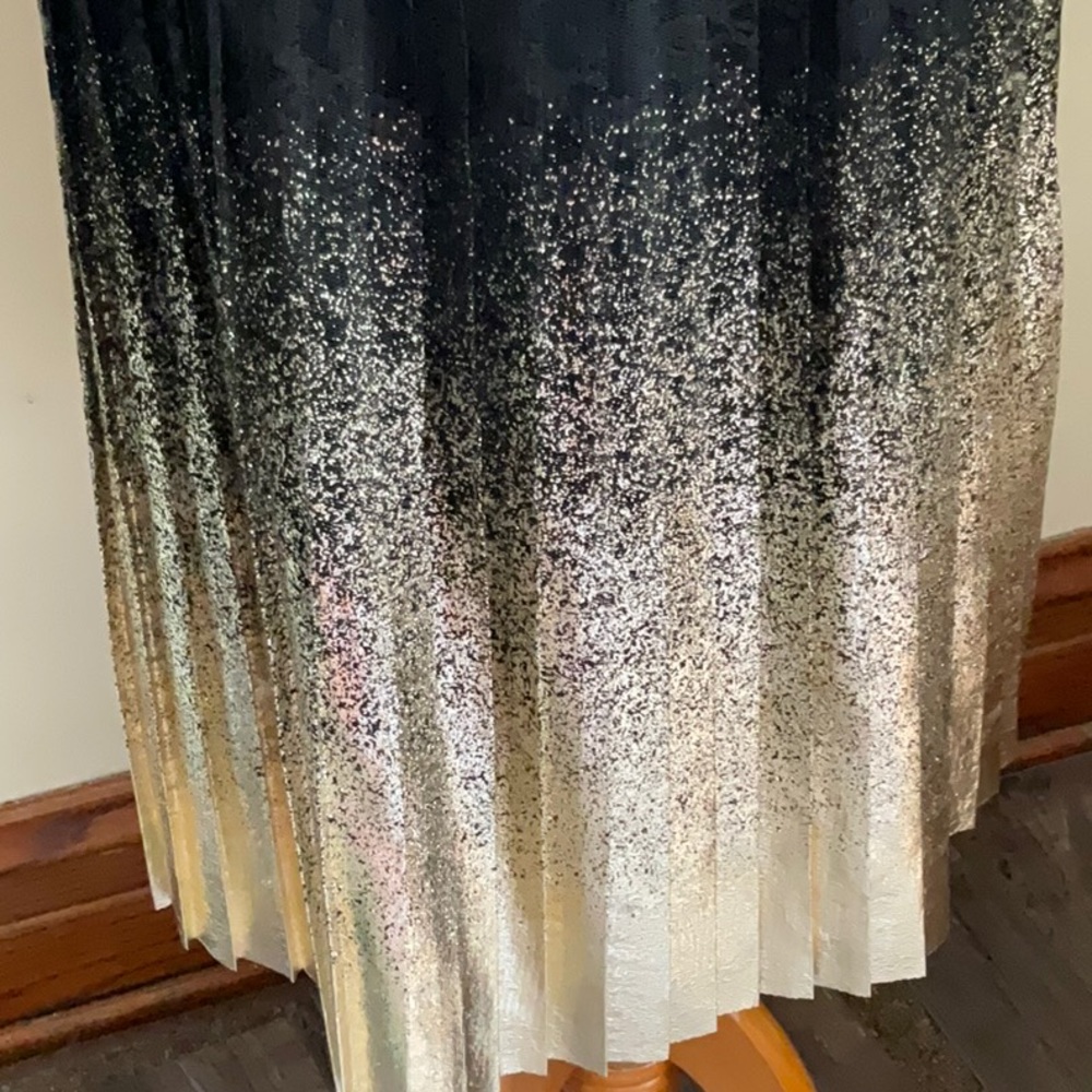 Black and gold lace dress - Picture 2 of 4